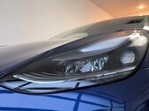 Gros plan sur les phares LR de la Model 3 2021