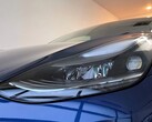 Gros plan sur les phares LR de la Model 3 2021