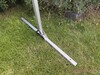 Socle muni de trous pour les piquets de tente