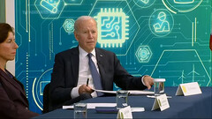 Le décret de Biden sur les cryptomonnaies a brièvement fait grimper le bitcoin en flèche (image : AP/YouTube)