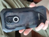 Doogee S61 Pro avec coque arrière transparente (Source : privée)