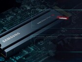 Samsung a fait le teasing d'un mystérieux nouveau SSD avec les expressions "Ultimate SSD" et "Champion Maker". (Image source : Samsung - édité)