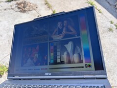 A l'extérieur, sous la lumière du soleil