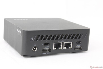 À l'arrière : Adaptateur secteur, USB-C Thunderbolt 4 avec DisplayPort 1.4 + Power Delivery, 2x RJ-45 (10 Gbps), USB-C Thunderbolt 4 avec DisplayPort 1.4, 2x HDMI 2.1