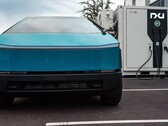 le Cybertruck 800V se charge lentement même avec des pieux de 350 kW (image : Nxu/X)