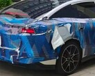 Prototype camouflé de la BYD Han de 3e génération, photographié par la communauté de fans de BYD « Di Fen Zhi Jia »