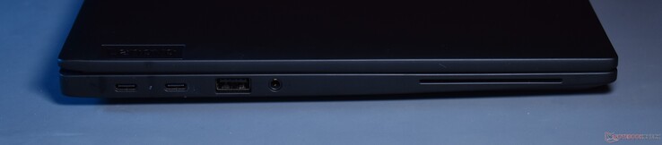 gauche : 2x Thunderbolt 4, USB A 3.2 Gen 1, audio 3.5mm, emplacement pour carte à puce