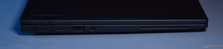 gauche : 2x Thunderbolt 4, USB A 3.2 Gen 1, audio 3.5mm, emplacement pour carte à puce
