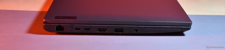 gauche : RJ45 Ethernet, 2x USB C 3.2 Gen 2, HDMI, USB A 3.2 Gen 1, 3.5mm audio