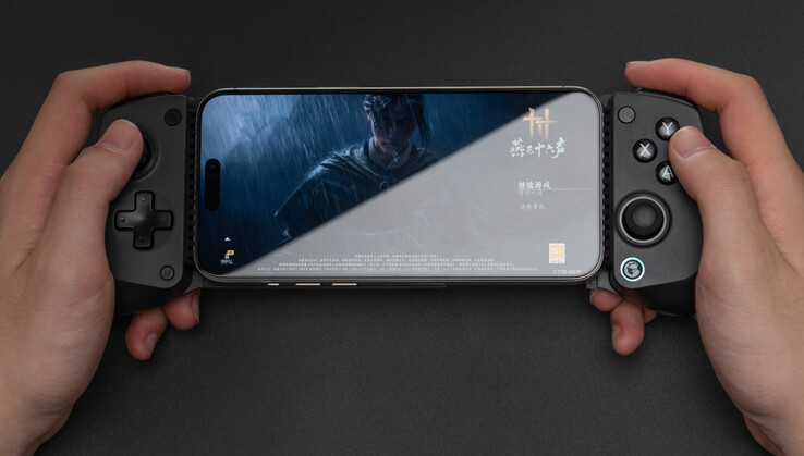 Le GameSir X5s est compatible avec les appareils dont la largeur est comprise entre 105 et 213 mm. (Source de l'image : GameSir)
