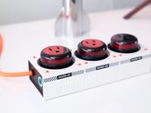 La dernière multiprise de Genki est dotée de quatre ports USB-C avec une puissance globale de 240 watts. (Source de l'image : Genki)