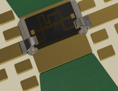 La solution d'interconnexion imprimée par jet d'aérosol d'Optomec (argent) connectée à un composant à ondes millimétriques. (Image : Optomec)
