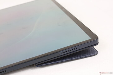 Des bords d'écran plus étroits que ceux de la plupart des Chromebooks sur les quatre côtés. La façade arrière se fixe magnétiquement à la tablette
