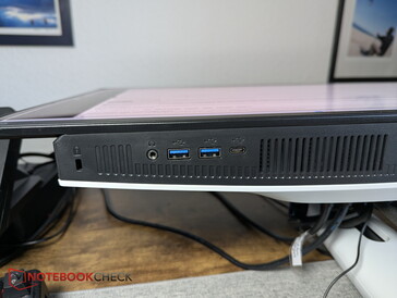 Ports situés en bas : verrou Kensington, prise audio, 2 ports USB-A, 1 port USB-C