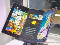 Le premier tri-fold de Samsung, probablement appelé Galaxy G Fold, pourrait à nouveau être exclusif à la Chine et à la Corée du Sud. (Source de l&#039;image : Alexander Fagot, Notebookcheck)