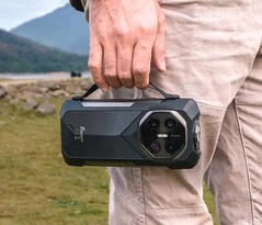 Le smartphone Fossibot F113 est doté d'une sangle de transport pratique sur le côté. (Source de l'image : Fossibot)