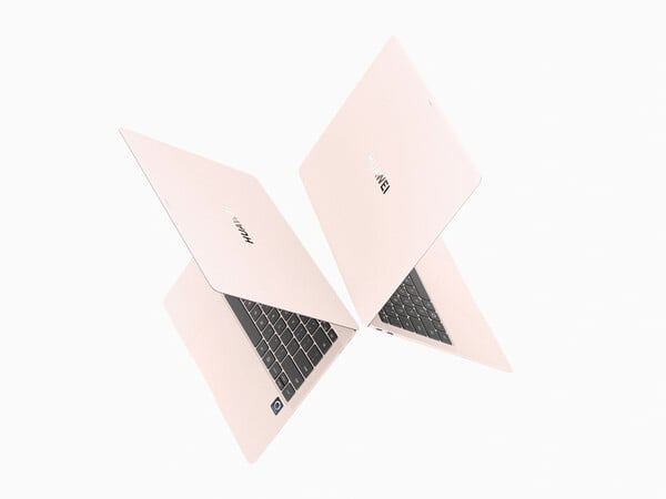 Le Huawei MateBook Pro en Dawn Pink a des touches noires mais un trackpad rose. (Source de l'image : Huawei)