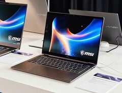 Le MSI Prestige 13 de nouvelle génération pèse moins d&#039;un kilogramme. (Source de l&#039;image : ETA Prime, YouTube)