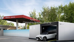 Le partenariat NIO-Sinopec combine l'échange de batteries et la recharge des VE dans les stations-service (image : NIO/YouTube)