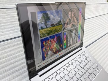 Lenovo ThinkBook Plus Gen2 en utilisation extérieure