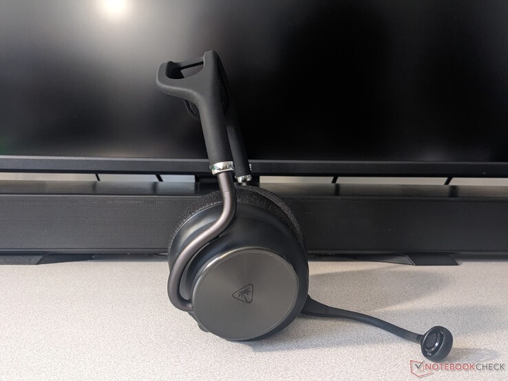 Le côté du Turtle Beach Stealth Pro II est montré avec le micro