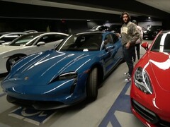 La personnalité gauchiste de Twitch HasanAbi a récemment diffusé en livestream son achat d'une Porsche Taycan 2022 flambant neuve (Image : HasanAbi)