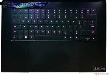 Les effets Razer Chroma RGB peuvent être personnalisés et sont facilement visibles à travers les touches