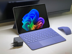 Microsoft Surface Pro 12 (source de l&#039;image : Notebookcheck)