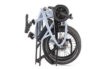 Le vélo peut également être rangé à la verticale lorsqu'il est plié (Source de l'image : Tern)