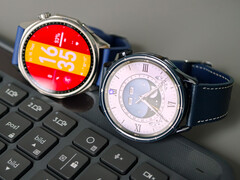 De gauche à droite : Huawei Watch GT 7 et Xiaomi Watch S5