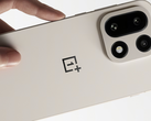 Le prochain smartphone phare, le OnePlus 15 (Source de l'image : OnePlus, édité)