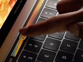 Les problèmes liés au MacBook Pro avec Touch Bar n'en finissent plus. (Image : Apple)