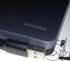 Boîtier de disque dur UGREEN USB C 2,5'' et câble USB (Source : propre)