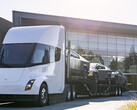 Tesla a également présenté le Cybertruck à l'arrière de son Semi, ce qui indique que certaines livraisons seront peut-être effectuées par le biais du transporteur électrique. (Source de l'image : Tesla)