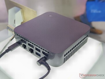 Ports arrière de l'Asus ExpertCenter PN54 (source d'image : Notebookcheck)