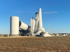 Turbine effondrée dans le parc éolien Frontier II, en Oklahoma. (Source de l'image : Kildare Fire Department)
