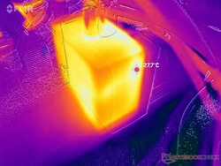 L'adaptateur CA reste relativement froid, à moins de 28 °C, même lorsque les charges sont élevées