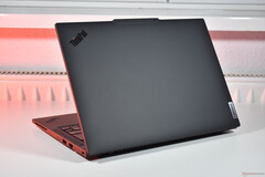 Le processeur Ryzen 9 permet à ce ThinkPad Lenovo de se démarquer : La station de travail mobile compacte offre la meilleure performance du processeur de tous les portables ThinkPad de 14 pouces (photo) : Lenovo ThinkPad P14s Gen 6 AMD (source de l'image : Benjamin Herzig)