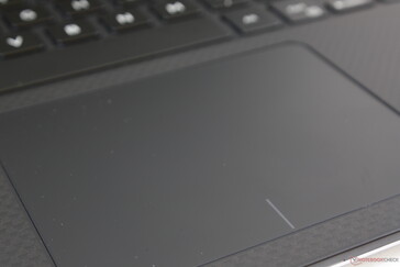 Grand clickpad (10,5 x 8,5 cm) pour le XPS 15 7590, avec une course peu profonde, mais clicable.