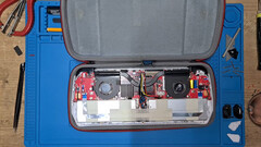 le mod de batterie DIY de 67 Wh ne nécessite même pas l'impression 3D d'un boîtier pour l'Asus ROG Ally (Image source : Ksrnate on YouTube)