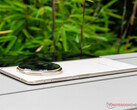 Le Magic V5 est l'un des smartphones pliables les plus fins et les plus légers du marché. (Source de l'image : Notebookcheck)