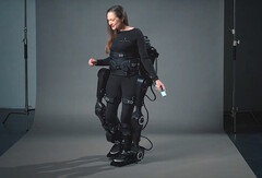 L'exosquelette auto-équilibrant XoMotion de Human in Motion Robotics est approuvé au Canada pour la rééducation ambulatoire. (Source de l'image : Human in Motion Robotics)