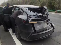 Une Tesla Model Y 2025 prouve sa solidité lors d'un accident en Chine (Image source : Aron Li n X)
