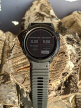 Garmin Fenix 6X Pro Solar - Ecran d'entraînement avec fond sombre.