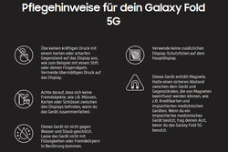 Un coup d’œil aux instructions de prudence que Samsung fournit avec le Galaxy Fold – mais en allemand.