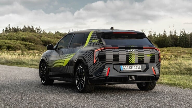 La Kia EV4 GT avec le nouvel habillage GT. (Source de l'image : Kia)