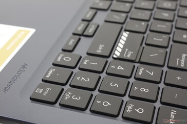 Le clavier n'est pas plan avec les repose-poignets, contrairement à l'ancien VivoBook