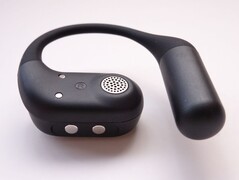 Les supports d'oreille OpenRock Link 20 sont recouverts de silicone lisse et confortable. (Source de l'image : Notebookcheck)