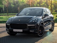 Le Porsche Cayenne que l&#039;on voit sur cette photo pourrait bientôt être dépassé par un nouveau SUV électrique fabriqué par le constructeur allemand de voitures de sport (Image : Ivan Kazlouskij)