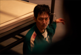 Gi-hun n'est pas seulement physiquement piégé dans la saison 3, il est émotionnellement acculé, forcé d'affronter les parties de lui-même qu'il ne peut plus fuir. (Source de l'image : Netflix)